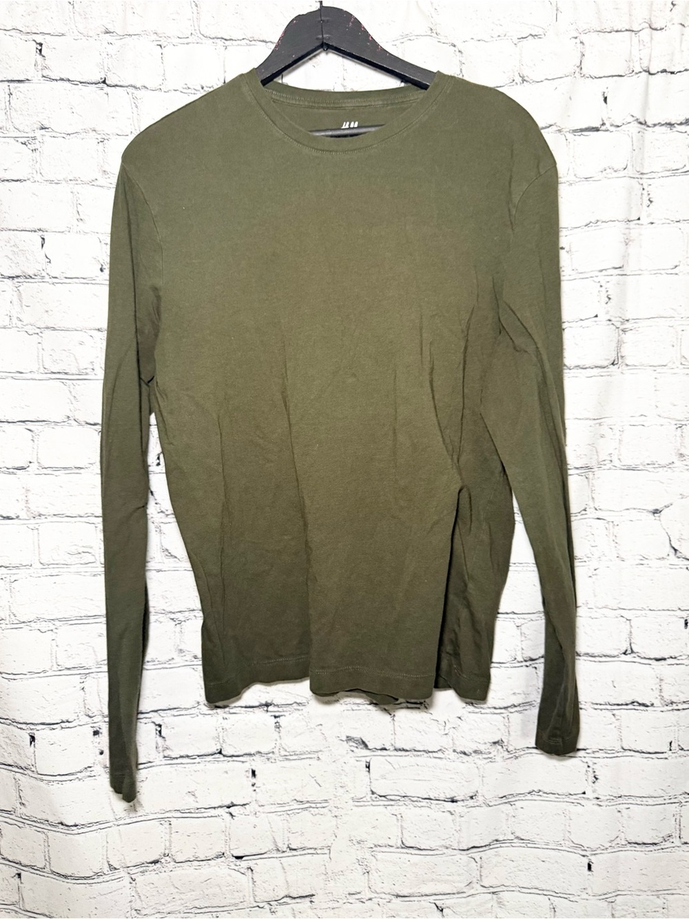 H&M Men's Long Sleeve Crew Neck Shirt - Olive Green. Size L